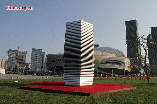Smog Free Tower, the largest air cleaner in the world, begins purifying air at the 2017 Dalian Summer Davos. (Photo/China.org.cn)