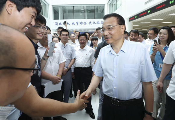 Chinese Premier Li Keqiang (C) visits Dalian area of China (Liaoning) Pilot Free Trade Zone in Dalian, where the Summer Davos is underway, northeast China's Liaoning Province, June 26, 2017. (Xinhua/Pang Xinglei)