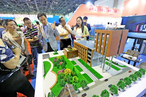 A scale model of an energy-saving building is shown at an innovation exhibition in Beijing. (Photo by Da Wei/For China Daily)
