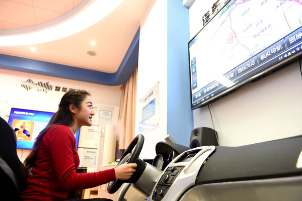 An employee of iFlytek demonstrates a voice-controlled speaker at an expo in Hefei, Anhui province. (Photo/Xinhua)