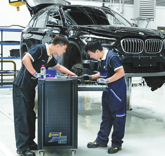 Engineers check facilities at BMW's R&D center in Shenyang, Liaoning province. (Photo provided to China Daily)