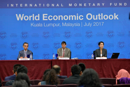 Maurice Obstfeld (C), chief economist of the International Monetary Fund (IMF) addresses to the media in Kuala Lumpur, Malaysia, July 24, 2017. (Xinhua/Chong Voon Chung)