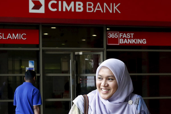 A woman leaves a CIMB bank branch in Putrajaya, Malaysia. (Photo provided to China Daily)