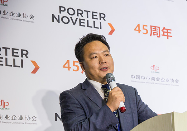 Ren Xinglei, senior vice-chairman of China Association for Small & Medium Commercial Enterprises, made a speech at the launch ceremony of Porter Novelli China Desk in Beijing on May 10, 2017.(Photo provided to chinadaily.com.cn)
