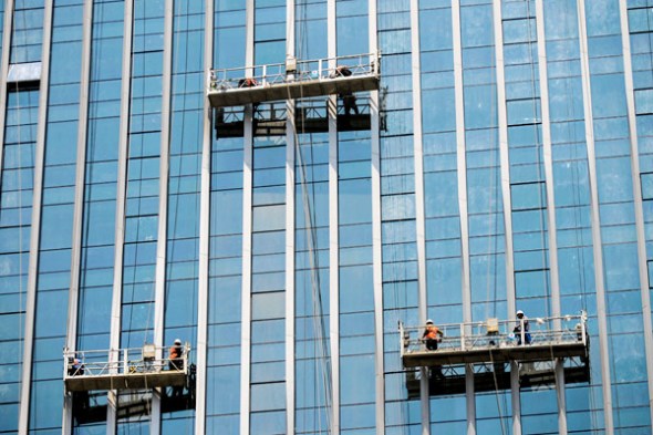  Construction workers clean a newly completed property project in Qingdao, Shandong province. (Photo by Yu Fangping/China Daily)