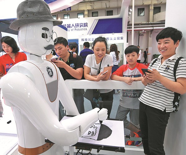 A sketch-drawing robot is demonstrated at the 2017 World Robot Conference in Beijing on Wednesday. WANG ZHUANGFEI / CHINA DAILY