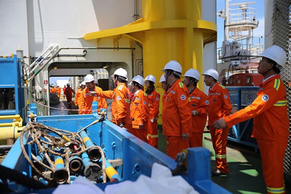 Chinese technicians check their combustible ice mining equipment during an on-the-spot operation in Shenhu Area in the South China Sea, 320 kilometers southeast of Zhuhai city, Guangdong province. Photo by Guo Junfeng/China Daily