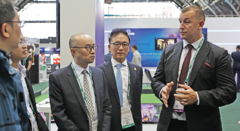 Lee Garratty (right), head of commercial at Soccerex is giving a tour to the Chinese delegation. (WANG MINGJIE/ CHINA DAILY)