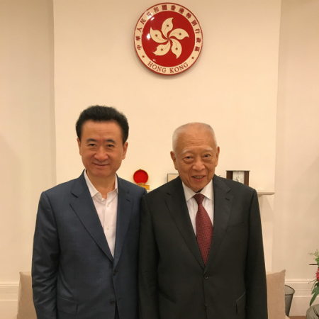 Wang Jianlin (left) meets with Tung Chee-hwa, the former chief executive of Hong Kong, meet in Hong Kong on September 8, 2017. (Photo/Wanda Group)