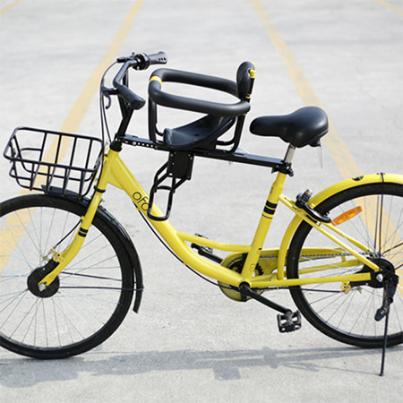 A child seat installed on an Ofo shared bicycle. Such seats are available on Taobao. (Photo provided to China Daily)