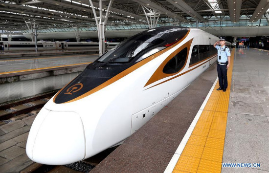 The G10 Fuxing bullet train running on the Beijing-Shanghai high-speed railway leaves Shanghai Hongqiao Railway Station in Shanghai, east China, Sept. 21, 2017. (Xinhua/Fan Jun)