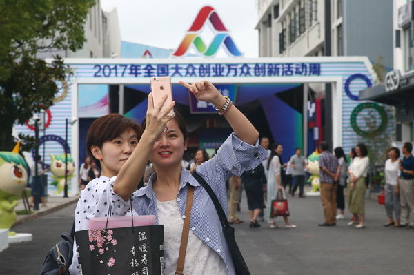 Selfie-taking visitors soak in the atmosphere at the 2017 Startup Week in Shanghai earlier this month. (Photo by Wu Kai/for China Daily)