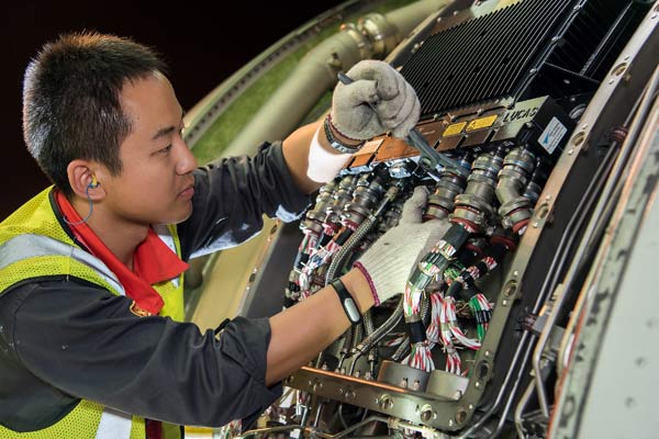 A technician repairs components of an HNA-serviced aircraft. (Photo provided to China Daily)