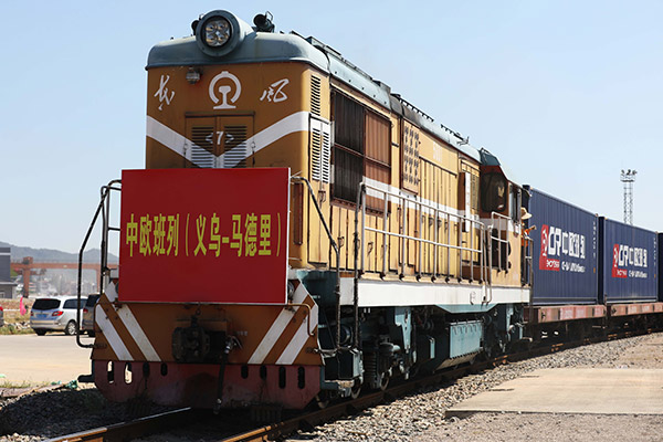 A freight train, which travels between Yiwu, Zhejiang province, and Madrid, in Spain, is parked in Yiwu. (Photo/China Daily by Zhu Xingxin)