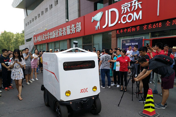 JD's unmanned small-sized vehicle is pictured on June 18, 2017. (Photo provided to chinadaily.com.cn)