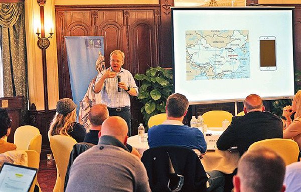 Eric Thun, a professor at Oxford University, conducts a lecture about China for EMBA students. (Photo provided to China Daily)