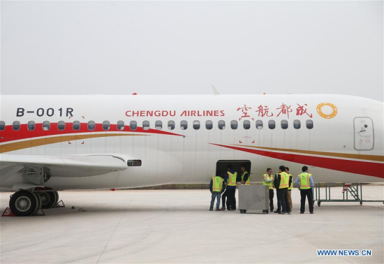 Photo taken on Oct. 14, 2017 shows staff workers maintaining the ARJ21-700 jetliner at Shengli Airport in Dongying of east China's Shandong Province. (Xinhua/Ding Ting)