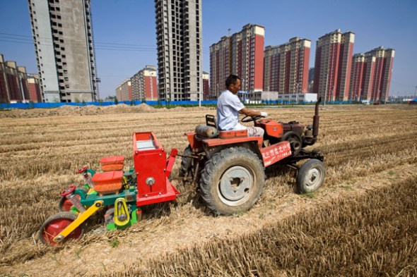New buildings in Huaxian county, Henan province. Urbanization will play an active role in keeping the country's investment and growth stable. (Photo/China Daily)