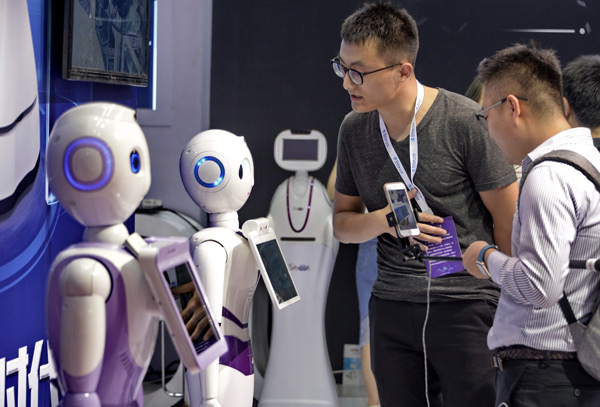 Robots, made by iFlytek Co Ltd from East China's Anhui province, on display at an industry expo held in Beijing. (Photo/Xinhua)
