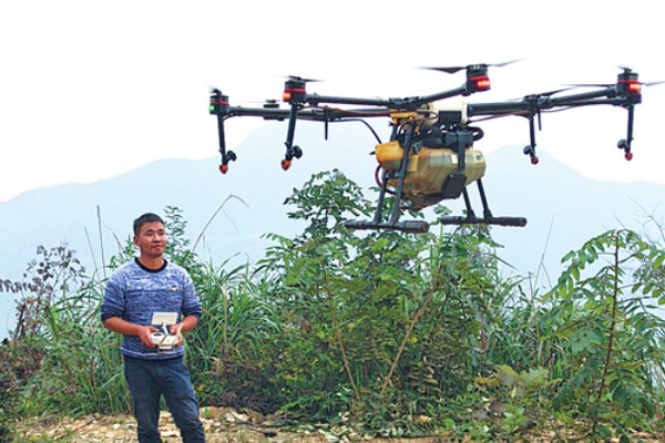 Mei Songwu, 30, who received training at DJI UTC's school in Wuhan, is now running his own company, which uses drones to spray agricultural crops. (Photo provided to China Daily)