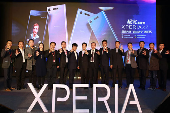 Representatives from Sony, JD.com and other companies pose at Sony's new product launching ceremony held in Beijing on Oct 27, 2017. (Photo provided to chinadaily.com.cn)