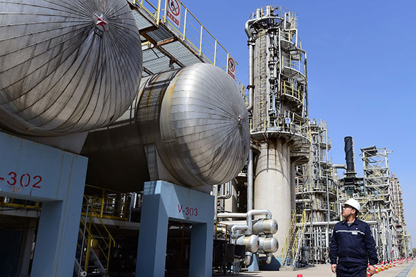 A PetroChina technician inspects equipment at an oil refinery in Fushun, Liaoning province. The company's revenue for the third quarter rose 17 percent from a year ago.YANG QING/XINHUA