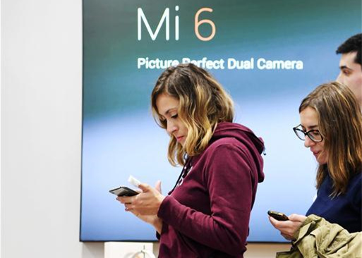 Customers queue to buy Xiaomi products at a store in Madrid, capital of Spain, on Nov. 11, 2017. Xiaomi, one of the leading high-tech enterprises of China, opened on Saturday morning its two stores via its authorized re-sellers in Madrid. (Xinhua/Guo Qiuda)