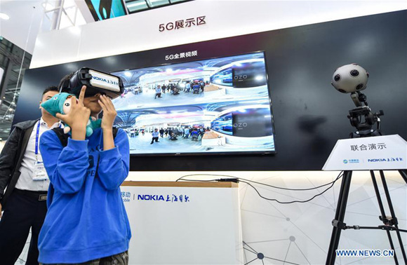 A visitor experiences 5G equipment at the 19th China Hi-Tech Fair in Shenzhen, south China's Guangdong Province, Nov. 19, 2017. (Xinhua/Mao Siqian)