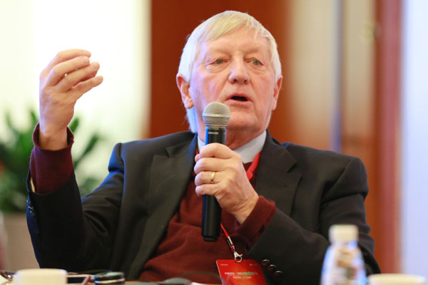 James Sweeney, director of Stanford University's Precourt Energy Efficiency Center, speaks during the forum.(Photo provided to chinadaily.com.cn)