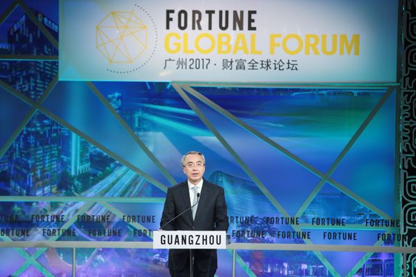 Cai Chaolin, a member of the Standing Committee of Guangzhou's Committee of the Communist Party of China, delivers a speech at the closing ceremony of the 2017 Guangzhou Fortune Global Forum.(Photo provided to chinadaily.com.cn)
