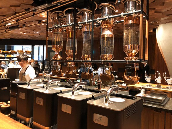 The HKRI Taikoo Hui is also the location of the newly opened Starbucks Reserve Roastery in China. (Photo by Wang Zhuoqiong/chinadaily.com.cn)