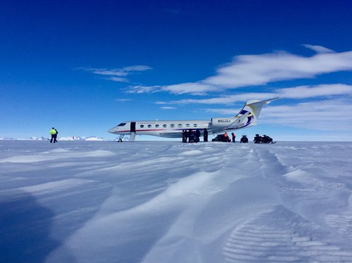 China's first flight lands on Antarctica over the weekend. (Photo/Courtesy of Deer Jet)