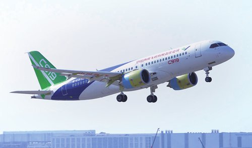 C919 passenger jet takes off for a test flight in Shanghai on Sunday. (Photo/Courtesy of COMAC)