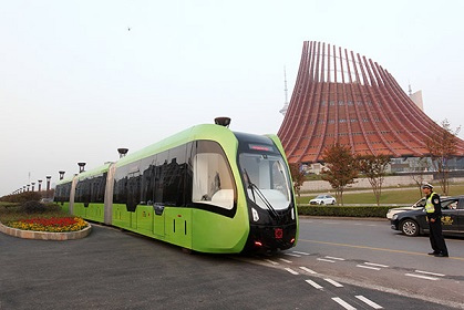 The Autonomous Rail Rapid Transit system, the world's first driverless rapid bus, has a test run in Zhuzhou, Hunan province.(Photo by Jin Lin/for China Daily)