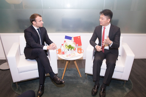 French President Emmanuel Macron meets with Liu Qingdong, founder and CEO of JD, on January 9, 2018. (Photo provided to chinadaily.com.cn)