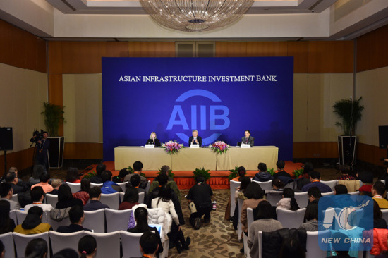 File photo: Jin Liqun (C, back), president of the Asian Infrastructure Investment Bank (AIIB), attends a press conference in Beijing, capital of China, Jan. 17, 2016. (Xinhua/Li Xin)