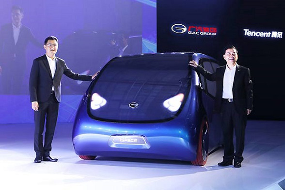 Tencent founder Pony Ma (left) attends a news conference with Zeng Qinghong, chairman of GAC Group, as the two companies jointly release the iSPACE electric concept car last year.(Photo provided to China Daily)