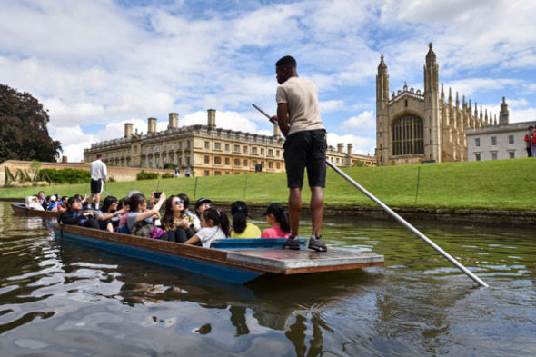The University of Cambridge has become a popular tourism destination for Chinese people. (Tan Xi/For China Daily)