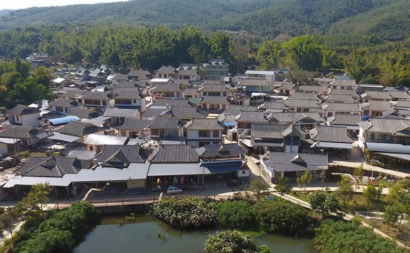 Newly built houses lie in villages in mountainous Jinggu Dai and Yi autonomous county in Yunnan province in late January. After a magnitude-6.6 earthquake in 2014, villagers rebuilt their homes in the Dai style and are living a cleaner, wealthier life. (YANG ZONGYOU/XINHUA)
