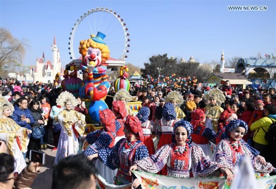 Visitors attend a temple fair held in the Shijingshan amusement park in Beijing, capital of China, Feb. 21, 2018. With snacks and performances, the temple fair was held to celebrate the Spring Festival holiday. (Xinhua/Zhang Chenlin)