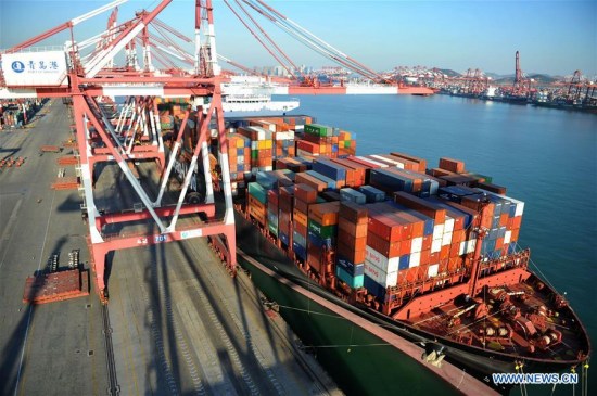 A freighter anchors at a dock in Qingdao, East China's Shandong province, Jan 12, 2018. (Photo/Xinhua)