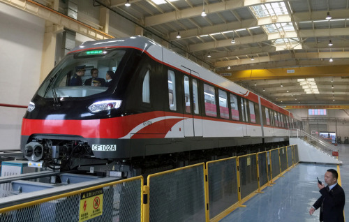 A maglev train waits to leave its station in Changsha, capital of Hunan province. (Photo by Xu Xing/For China Daily)