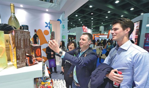 Businesspeople from the Netherlands attend the International E-Business Expo in Hangzhou, Zhejiang Province. (Photo by Li Zhong/For China Daily)
