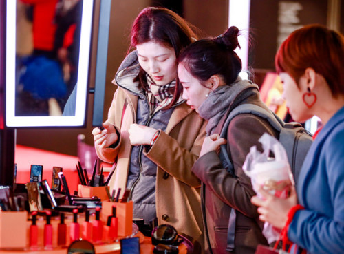 Consumers choose cosmetics at a department store in Shanghai. (Photo provided to China Daily)