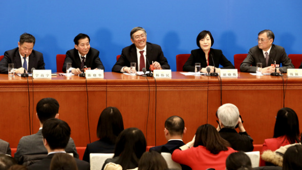 Members of the 13th CPPCC National Committee, (from left) Ning Gaoning, Chen Xiaohua, Yang Weimin, Hu Xiaolian and Qian Yingyi, hold a news conference about quality economic growth on Thursday in Beijing. (Photo by Zhu Xingxin/China Daily)
