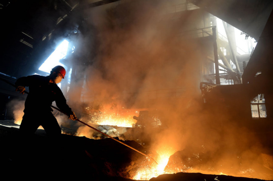 An employee mixes ore at a steel plant of Baogang Group in Baotou, the Inner Mongolia autonomous region. [Photo/Xinhua ]