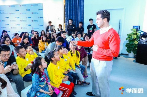 Students interact with a foreign teacher for Xueersi, an after-school education platform of the leading Chinese education platform TAL Education Group, at a news conference in Beijing on March 26, 2018. (Photo provided to chinadaily.com.cn)