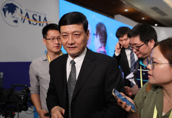 Xiao Yaqing, chairman of the State-owned Assets Supervision and Administration Commission, preparing to address the panel discussion at the Boao Forum for Asia Annual Conference 2018 in Boao, Hainan province, on Wednesday. (Photo provided to China Daily)