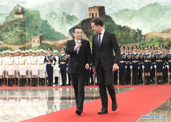 Chinese Premier Li Keqiang holds a welcome ceremony for Dutch Prime Minister Mark Rutte before their talks at the Great Hall of the People in Beijing, capital of China, April 12, 2018. (Xinhua/Pang Xinglei)