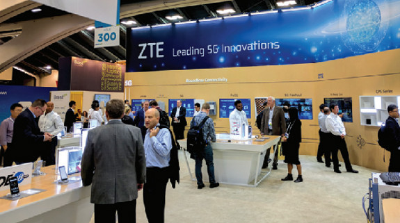 Visitors drop by ZTE's booth at the MWC Americas 2017 in San Francisco. [Photo: China Daily/Lia Zhu)